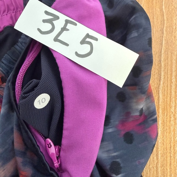 Lululemon Super Squad Shorts Size 10  Windy Blooms Plum Violet Blue 2.5" Lined - Picture 6 of 9